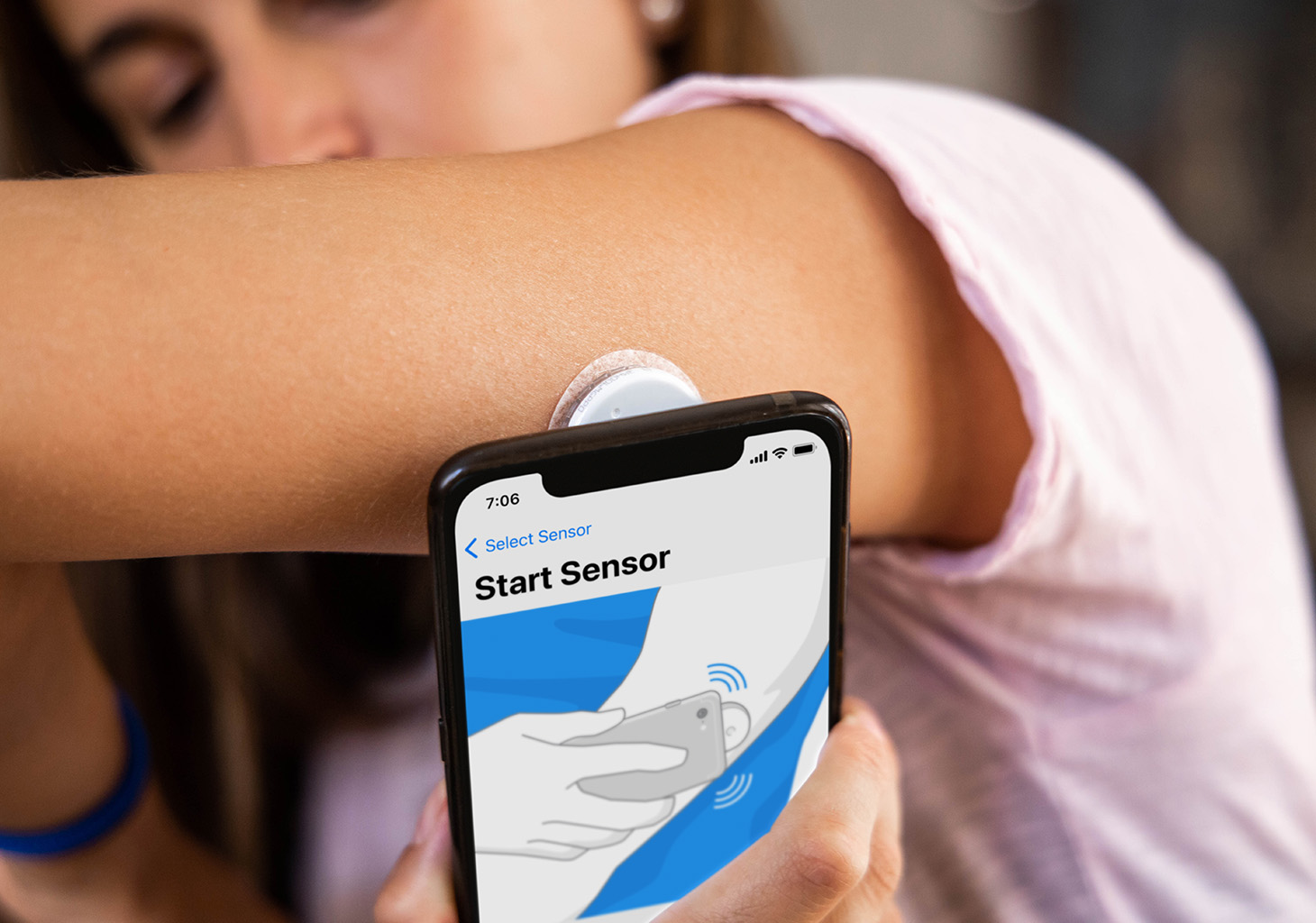 Woman Scanning FreeStyle Libre 2 Plus Sensor to Start Sensor Session in t:connect Mobile App
